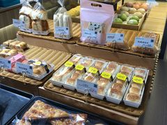-顶东面包花园·生日蛋糕(世博店)