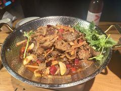 -帅巴人舅母子腊蹄民俗村