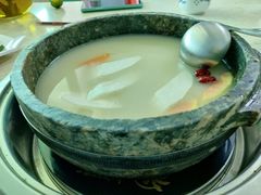 -墨脱石锅椰子鸡•香草鸭•东山羊(大东海店)