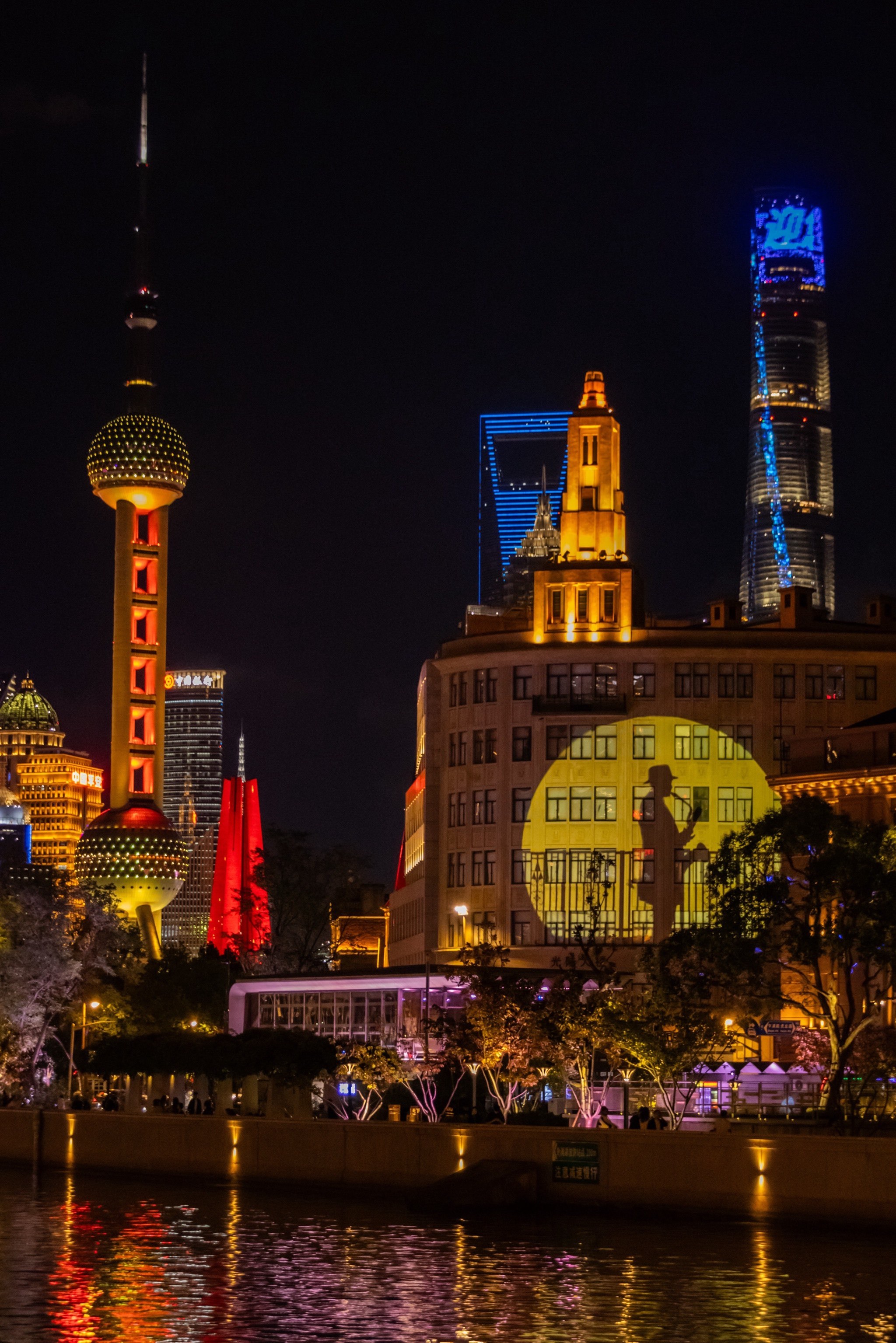 穿越光年的绚丽夜·光陆大楼