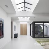 由车库改建的明亮宁静大屋