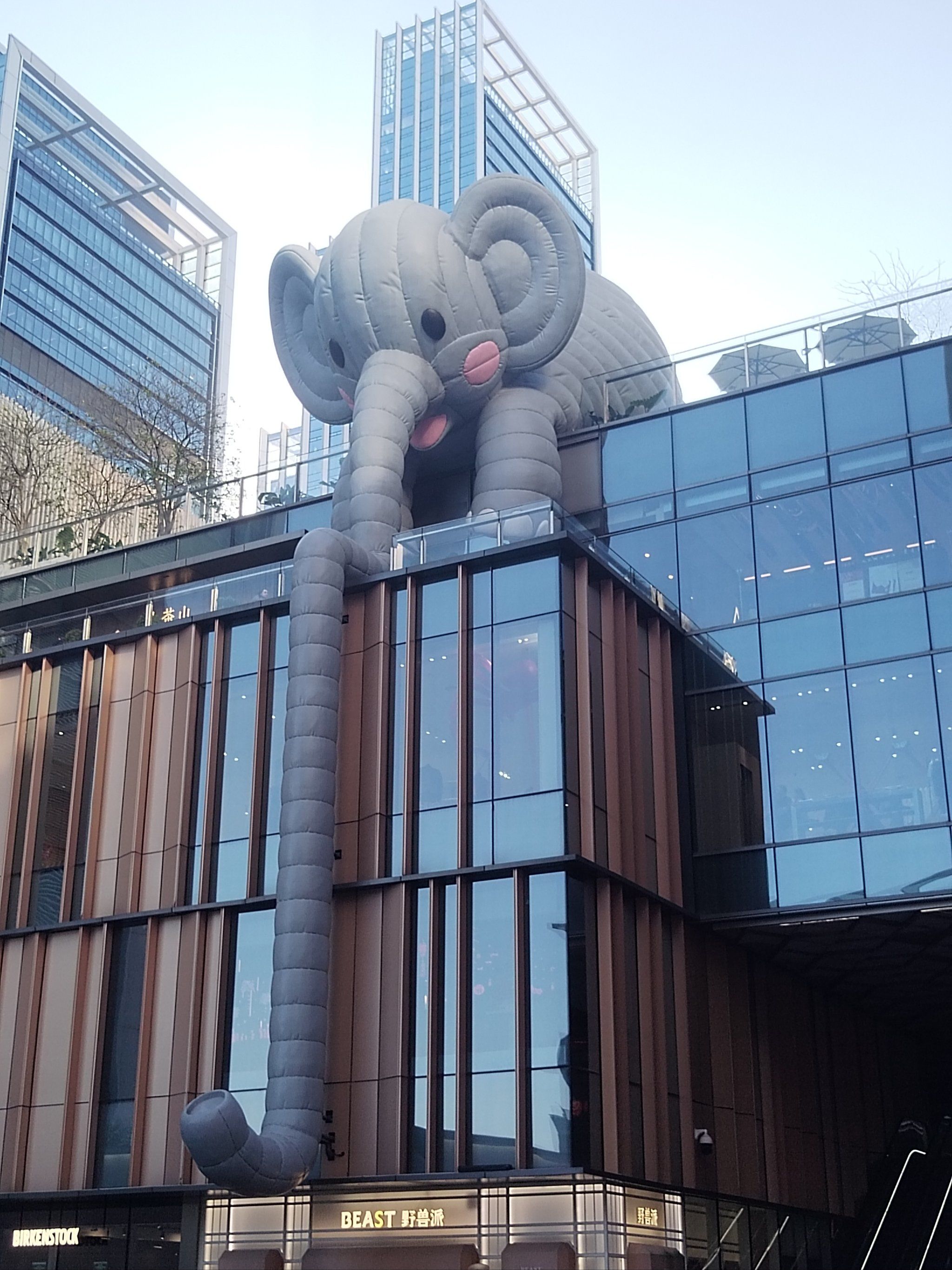 巨型绿雕塑超吸睛