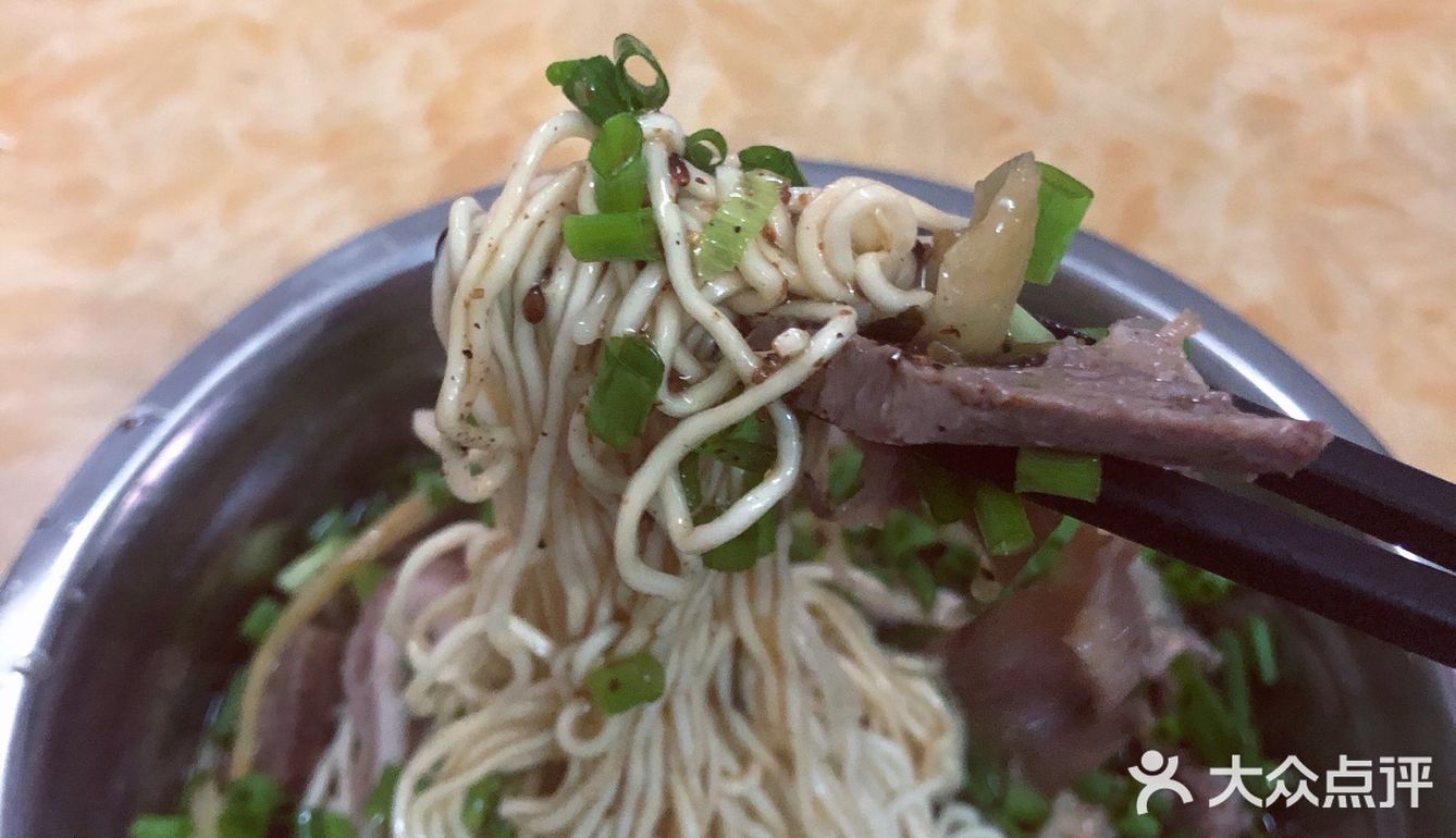 地理位置：白坡里兴强餐饮 有一家开了好多年的早餐店