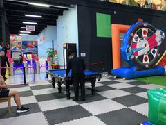 -嘿哟动霸CHUA·新潮玩运动娱乐中心·蹦床滑冰团建乐园