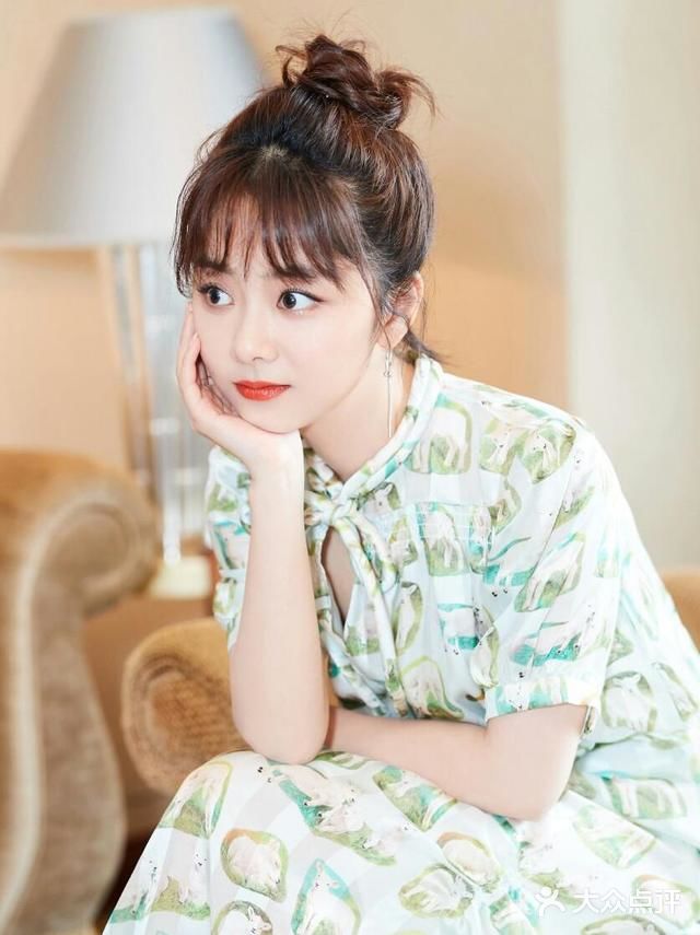 谭松韵1990年5月31日出生于四川泸州