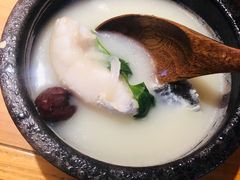 -咕嘟草帽鱼·牛奶一样的鲜鱼汤(天鹅湖万达广场店)