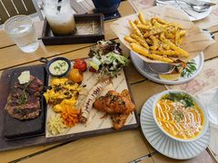 -Mark&Mars Restaurant