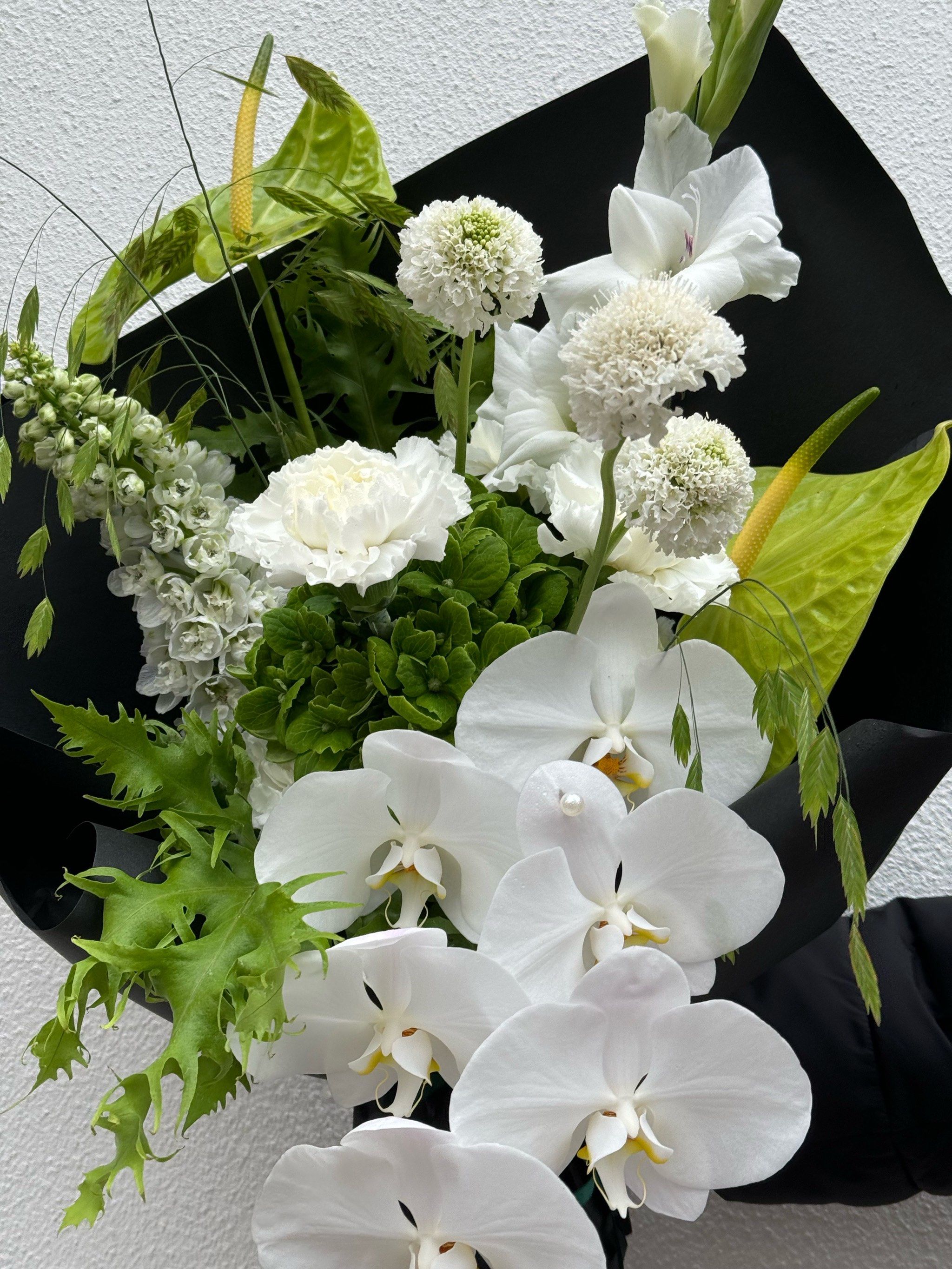 朋友推荐的花店,定了白色花,超美