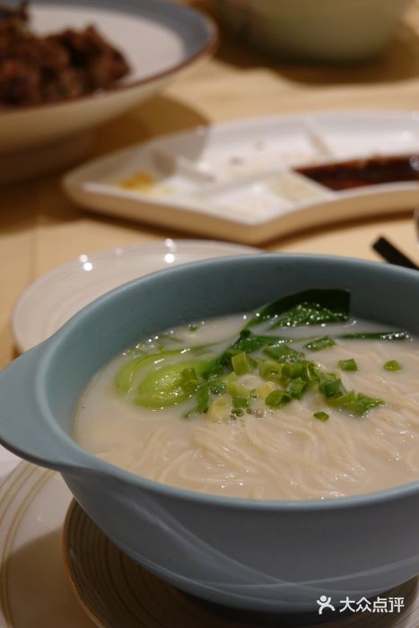 夏宫·中国大饭店(中国国际贸易中心店)鱼汤面图片