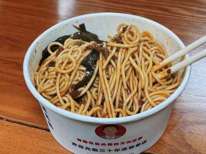 陈讯生陈记炸酱面馆(黄陂街店)-"陈记炸酱面有很多家的连锁店,好像是