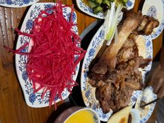 -老天桥酱肉烧饼夹肘子(天桥店)