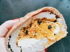 芋泥奶酪肉松欧包-纯坊佳哥手作(江汉路店)