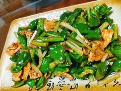 辣椒炒肉-湿地人家坑烤
