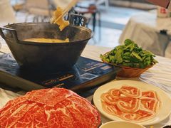 手切安格斯牛肉-鲜入围煮花胶鸡海鲜火锅