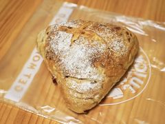招牌三角芝士面包-Juicy Bakery(大学路店)