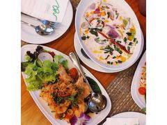 -Chom Cafe and Restaurant