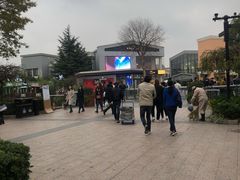 -奥特莱斯停车场