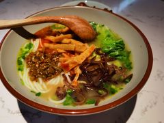 苗家酸笋面-百春原湖南牛肉粉(百联世纪店)