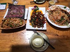 -老滇山寨•云南特色菜•地方菜•民族风情歌舞表演(金碧店)