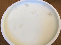 奶白酒-乍甸乳业鲜奶吧(红河水乡店)