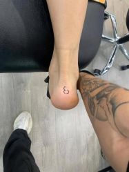 -龙之吻专业刺青·手工耳洞·纹身去色