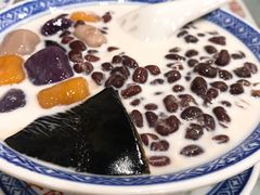-赵记传承特色牛奶甜品(泉城广场店)