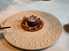 双色树莓巧克力熔岩蛋糕-福楼法餐厅FLO