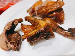 招牌黑椒脆皮鸽-光头老板·本帮菜