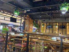 大堂-洪氏嗨捞·广东猪肚鸡·椰子鸡火锅(西咸万象城店)