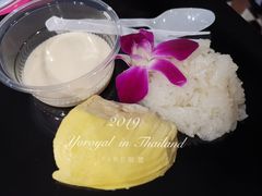 -席娜卡琳火车铁道夜市