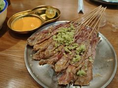 -何妹湿辣牛肉·粤式烧烤砂煲(桂雅路店)