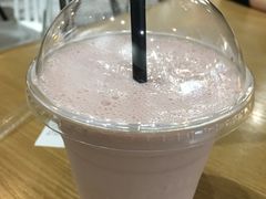 草莓奶昔-HELLO 27 意面·沙拉·帕尼尼