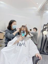 -Tloml salon