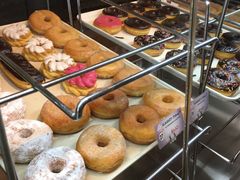 -Winchell's Donuts House