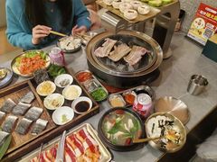 -围炉肉舍•炭烤活鳗•丹东海鲜烤肉(步行街店)