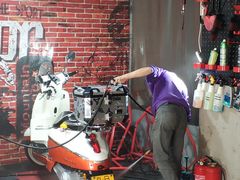 -摩道团机车工坊 摩托车维修 精洗店