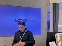 -LOOK眼镜·蔡司依视路配镜(宝山万达店)