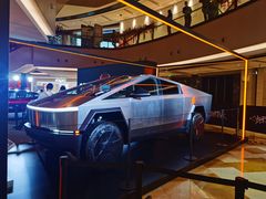 -TESLA 特斯拉(上海太古汇体验店)