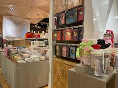 -新华里咖啡书吧(新华书店小寨店)