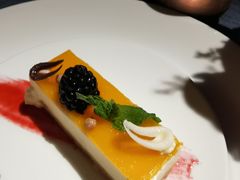 苏黎世白巧克力百香果蛋糕-弦月窗LUNETTE BY AMANDA(复兴路店)