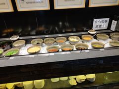 自助调料区-蓉客成都火锅·招牌麻辣牛杂·特色香辣蹄花(凌水店)