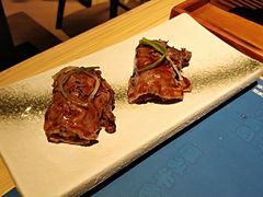 生牛肉火炙寿司-舞漁日料美人胶原锅(陆家嘴中心店)