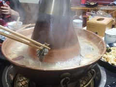 -果松木炭酸菜铜火锅·外婆参鸡汤