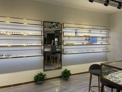 -宏宇眼镜蔡司依视路折扣店(兆佳眼镜城店)