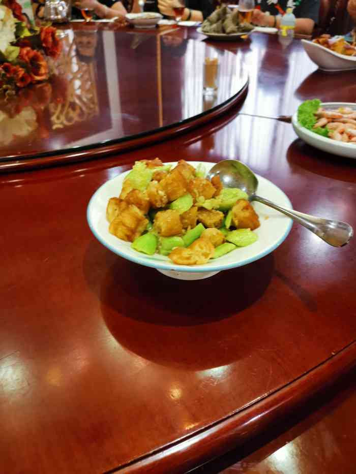 鲁海丰大酒店(餐饮部)-"鲁海丰大酒店座落于黄岛区阿里山路口,如果.