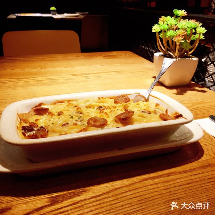 菲滋意式餐厅(滨江星光大道店)图林根香肠蘑菇焗意面图片