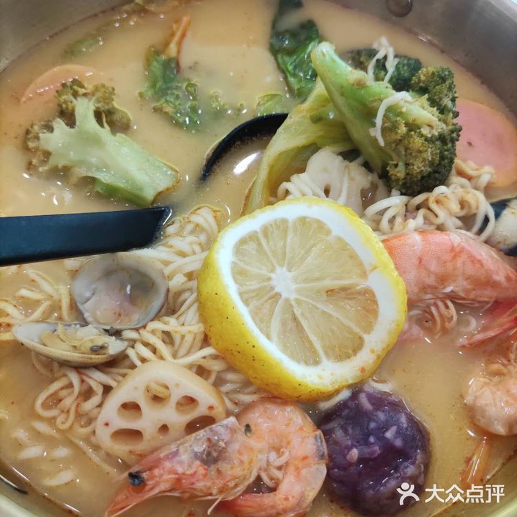 中午食堂一起来的朋友也说价格不贵，整整齐齐的食物