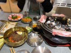 -围炉肉舍•炭烤活鳗•丹东海鲜烤肉(步行街店)