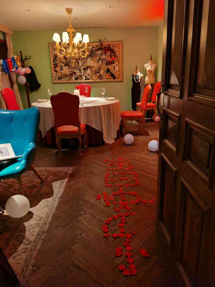 北京宴(金宝店)-"环境很有意思,进入店里就是很多经典电影的.