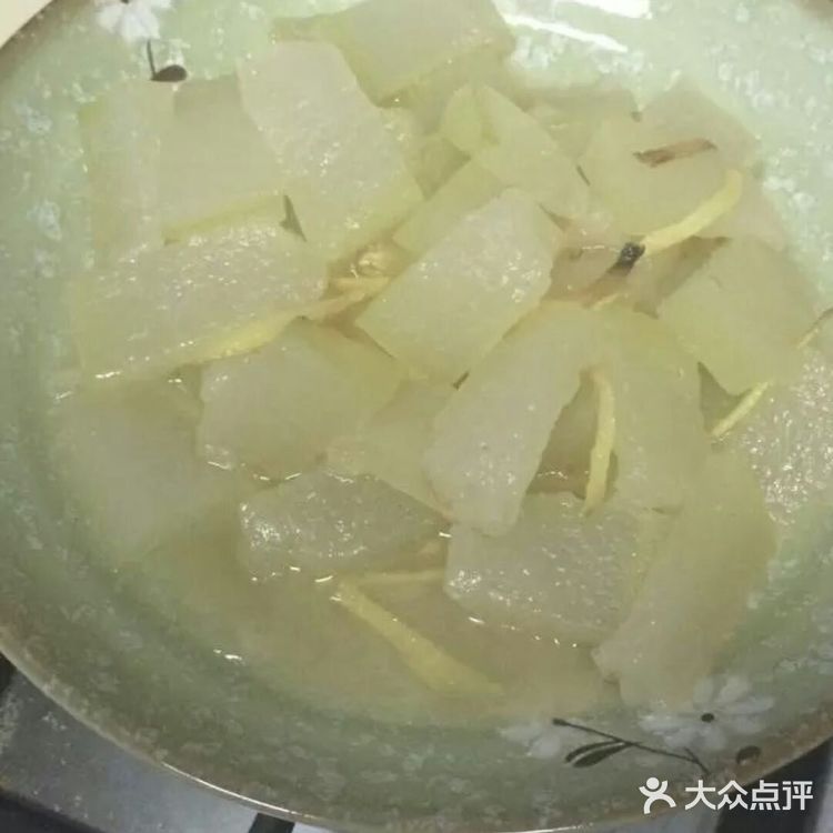 炒冬瓜是很适合夏天的一道家常菜，很方便解暑
